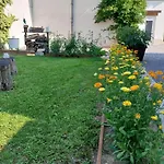 Ubytování v soukromí Agreable Pour 2 Avec Salle De Bain Et Terrasse Privees