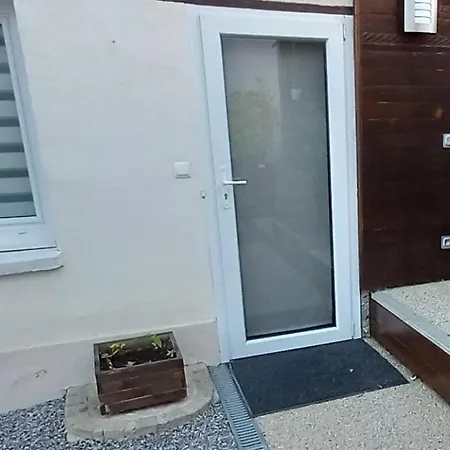 Agreable Pour 2 Avec Salle De Bain Et Terrasse Privees Homestay szállás Fagnières