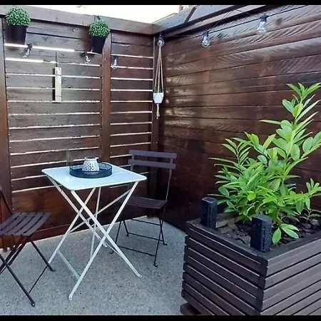 Homestay szállás Agreable Pour 2 Avec Salle De Bain Et Terrasse Privees